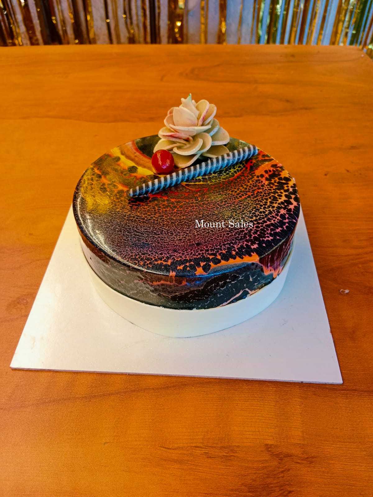 Premium RED N White Velvet Cake